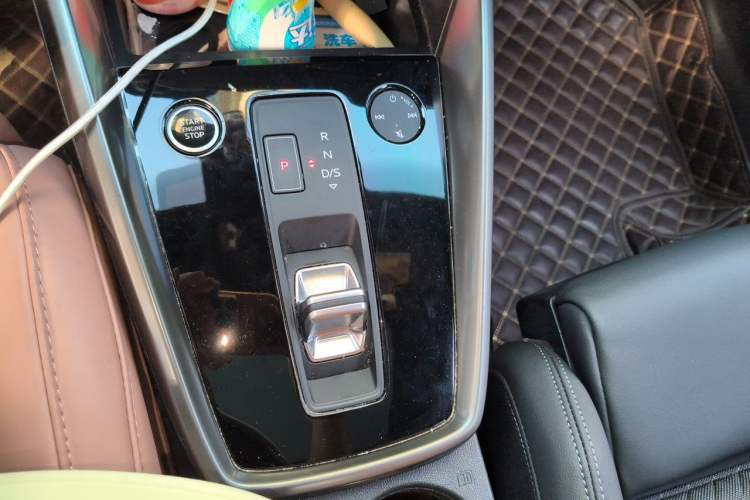 Used Audi A3 2021 A3L Limousine 35 TFSI Fashionable and Elegant Model Gear Lever