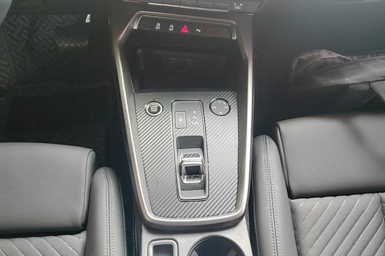 Used Audi A3 2021 A3L Limousine 35 TFSI Fashionable and Elegant Model Gear Lever