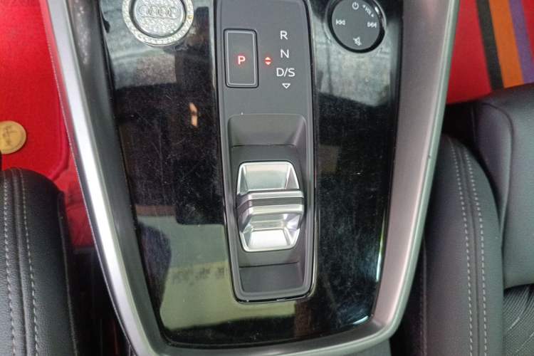 Used Audi A3 2021 A3L Limousine 35 TFSI Fashionable and Elegant Model Gear Lever