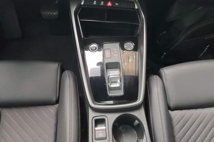 Used Audi A3 2021 A3L Limousine 35 TFSI Fashionable and Elegant Model Gear Lever