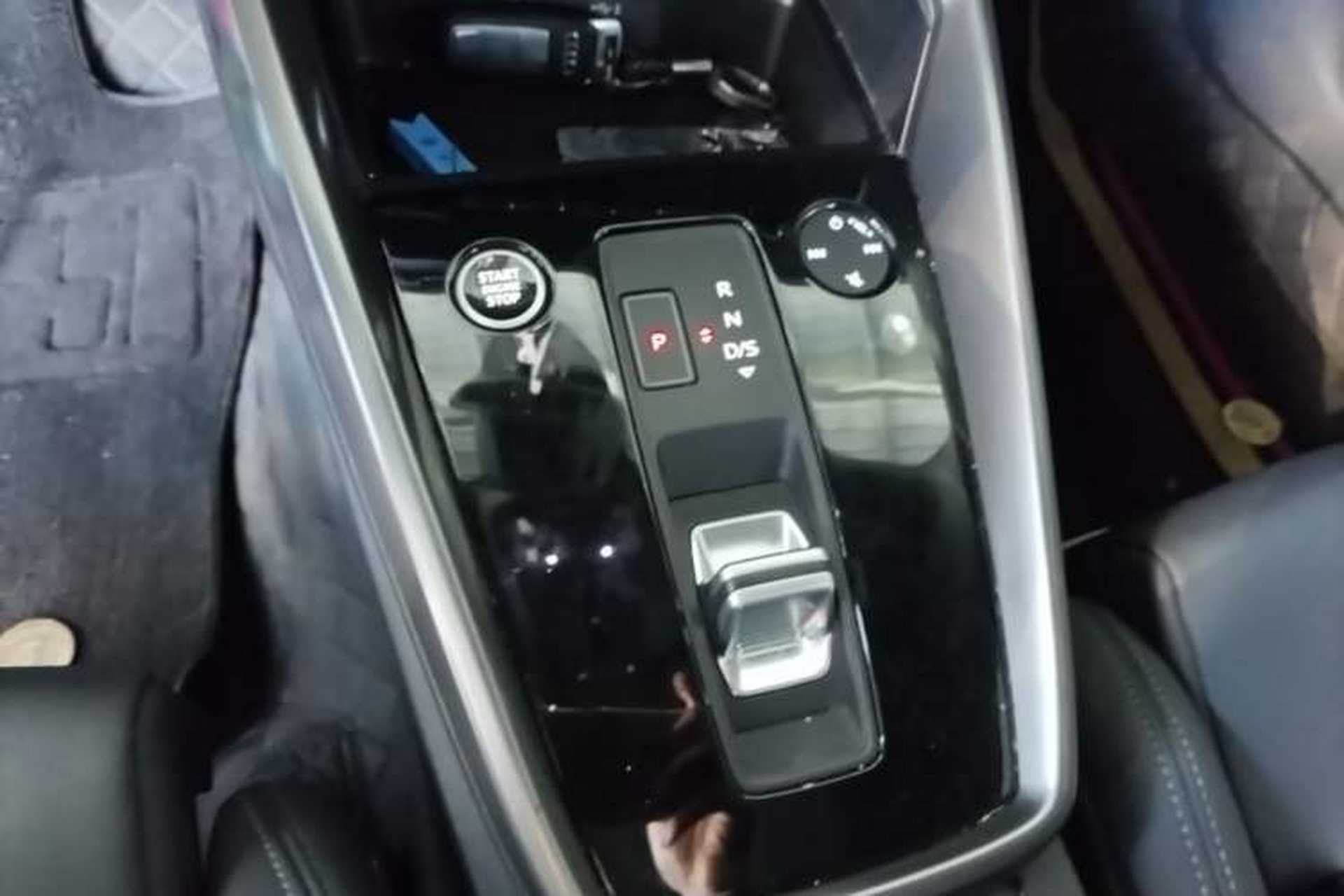 Used Audi A3 2021 A3L Limousine 35 TFSI Fashionable and Elegant Model Gear Lever