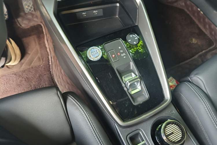 Used Audi A3 2021 A3L Limousine 35 TFSI Fashionable and Elegant Model Gear Lever