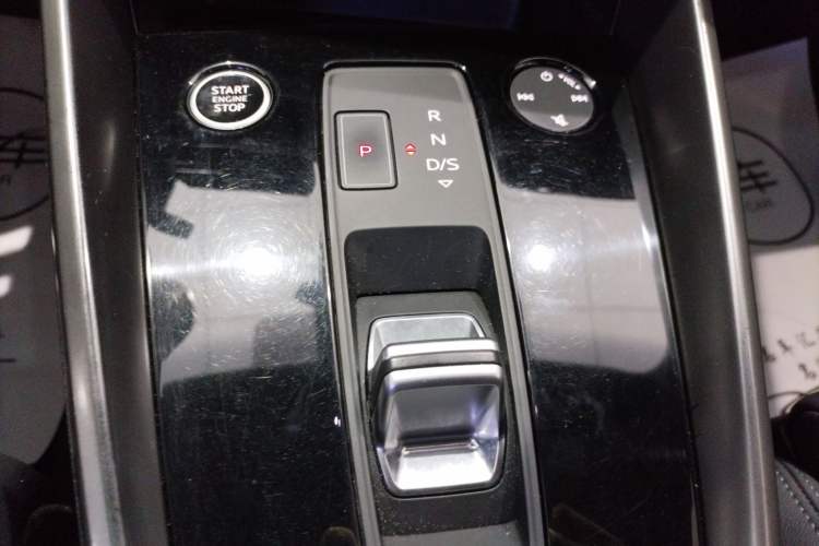 Used Audi A3 2021 A3L Limousine 35 TFSI Fashionable and Elegant Model Gear Lever