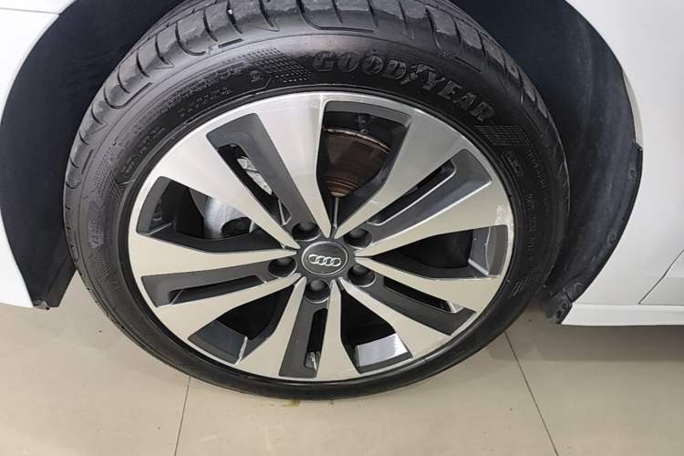 Used Audi A3 2021 Sportback 35 TFSI Ambition Style Edition Left Front Wheel Hub