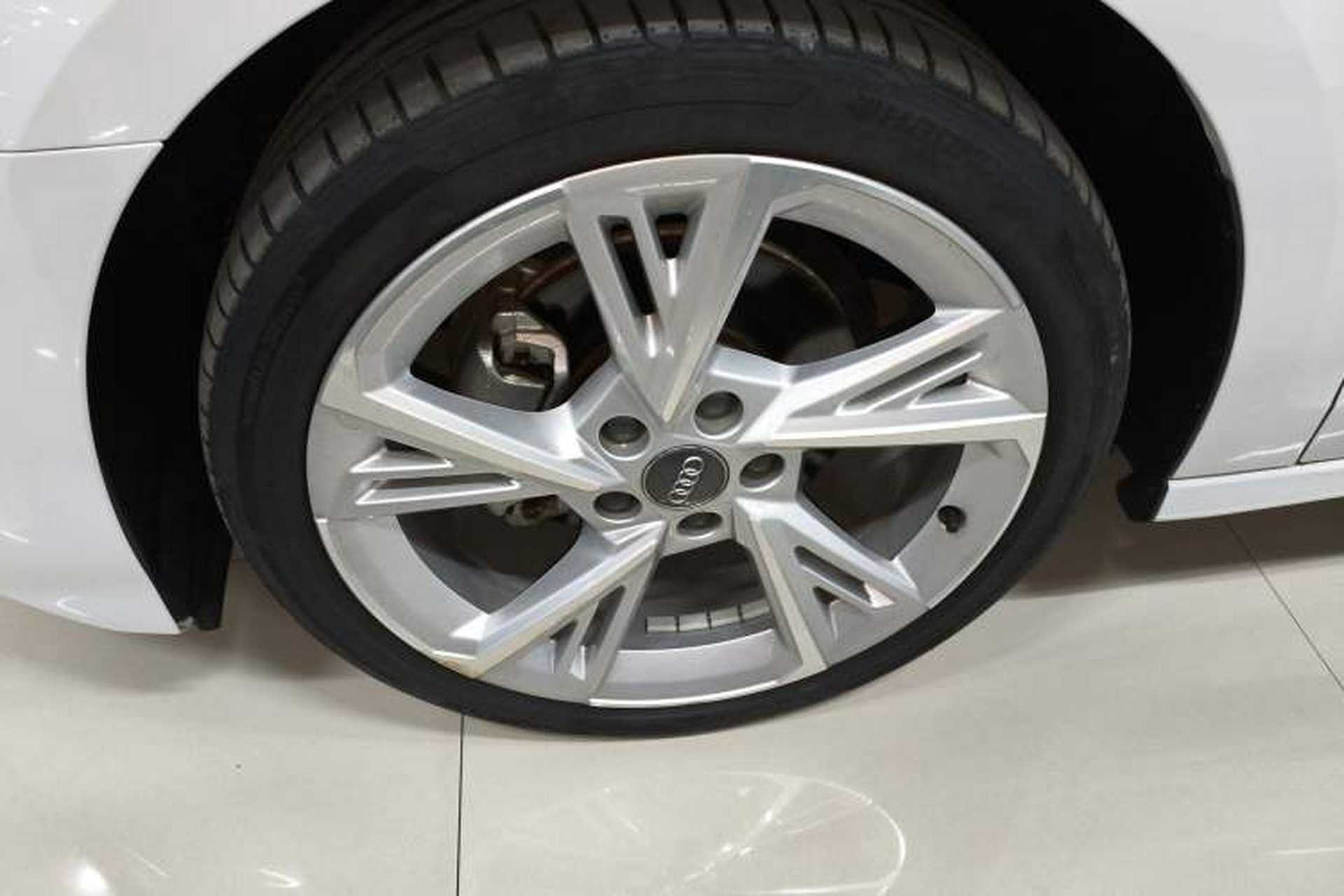 Used Audi A3 2021 A3L Limousine 35 TFSI Fashionable and Elegant Model Left Front Wheel Hub