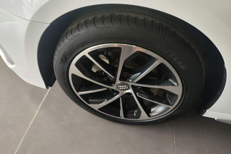 Used Audi A3 2021 Sportback 35 TFSI Advanced Sport Edition Left Front Wheel Hub