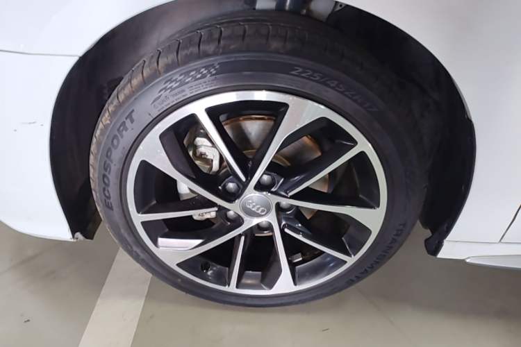 Used Audi A3 2021 Sportback 35 TFSI Advanced Sport Edition Left Front Wheel Hub