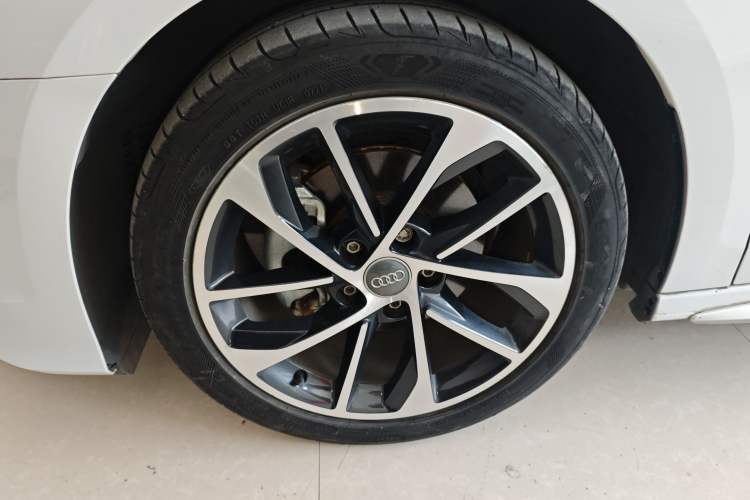 Used Audi A3 2021 Sportback 35 TFSI Advanced Sport Edition Left Front Wheel Hub