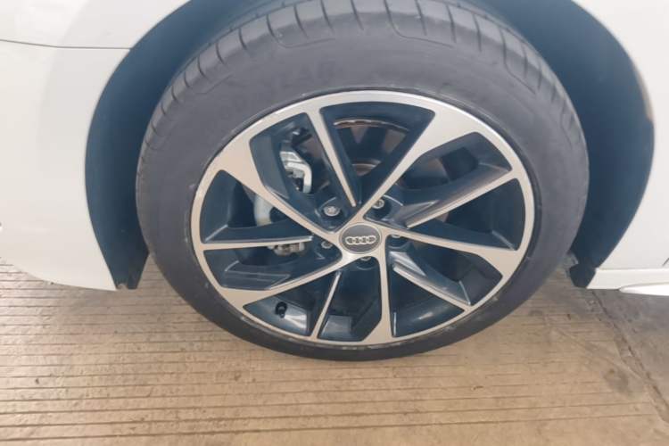 Used Audi A3 2021 Sportback 35 TFSI Advanced Sport Edition Left Front Wheel Hub