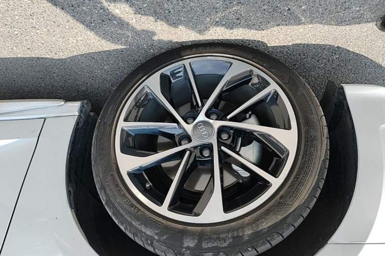 Used Audi A3 2021 Sportback 35 TFSI Advanced Sport Edition Left Front Wheel Hub