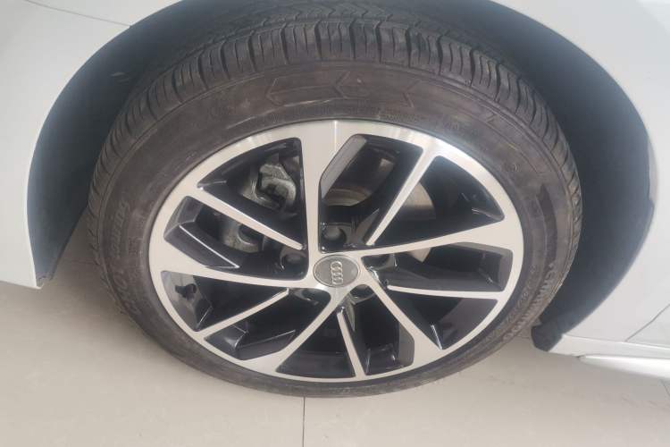 Used Audi A3 2021 Sportback 35 TFSI Advanced Sport Edition Left Front Wheel Hub