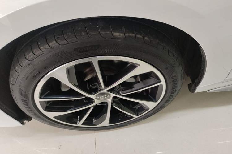 Used Audi A3 2021 Sportback 35 TFSI Advanced Sport Edition Left Front Wheel Hub