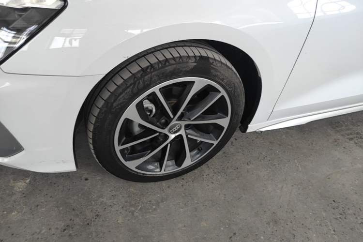 Used Audi A3 2021 Sportback 35 TFSI Advanced Sport Edition Left Front Wheel Hub