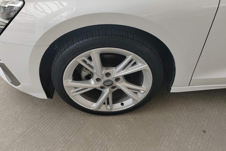 Used Audi A3 2021 A3L Limousine 35 TFSI Fashionable and Elegant Model Left Front Wheel Hub
