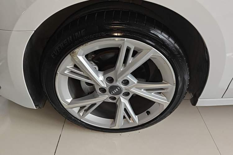 Used Audi A3 2021 Sportback 35 TFSI Stylish and Elegant Model Left Front Wheel Hub