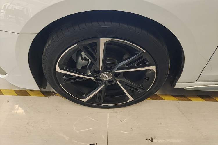 Used Audi A3 2021 Sportback 35 TFSI Fashionable Sports Model Left Front Wheel Hub