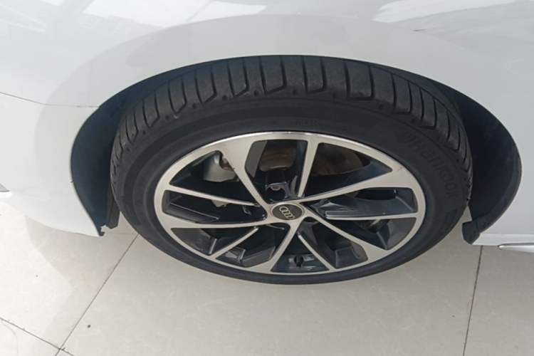 Used Audi A3 2021 Sportback 35 TFSI Advanced Sport Edition Left Front Wheel Hub