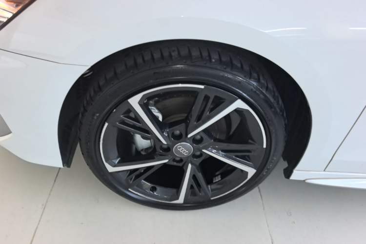 Used Audi A3 2021 A3L Limousine 35 TFSI Fashion Sport Model Left Front Wheel Hub