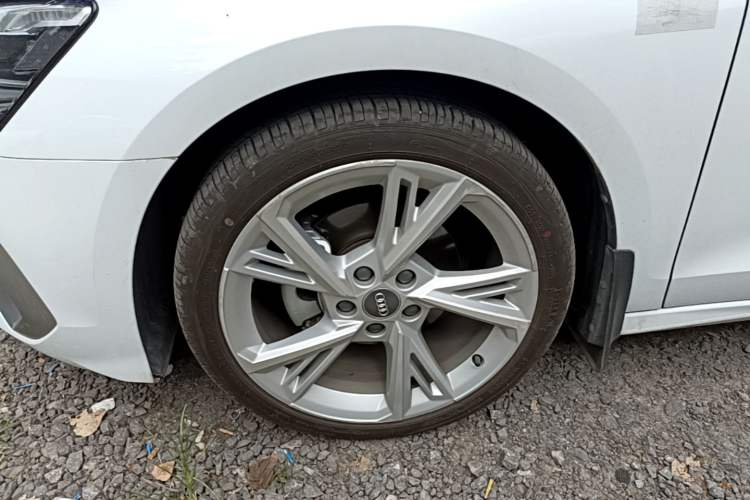 Used Audi A3 2021 A3L Limousine 35 TFSI Fashionable and Elegant Model Left Front Wheel Hub