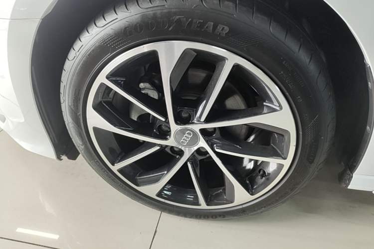 Used Audi A3 2021 Sportback 35 TFSI Advanced Sport Edition Left Front Wheel Hub
