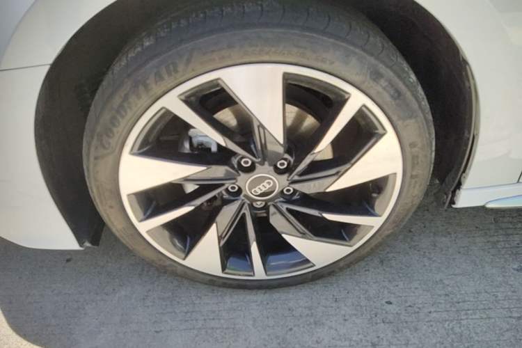 Used Audi A3 2021 A3L Limousine 35 TFSI Fashion Sport Model Left Front Wheel Hub