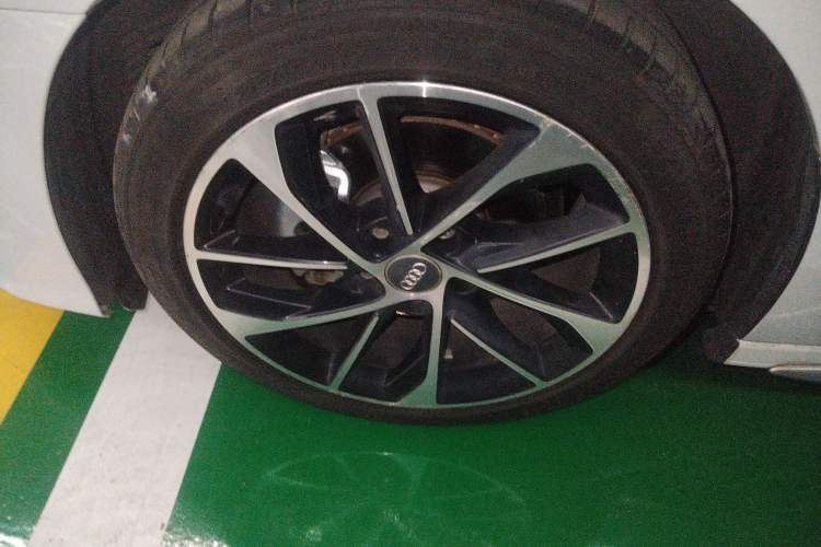 Used Audi A3 2021 Sportback 35 TFSI Advanced Sport Edition Left Front Wheel Hub
