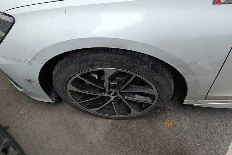Used Audi A3 2021 Sportback 35 TFSI Advanced Sport Edition Left Front Wheel Hub