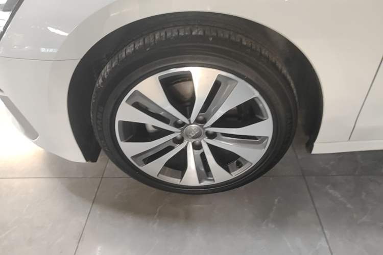 Used Audi A3 2021 Sportback 35 TFSI Ambition Style Edition Left Front Wheel Hub