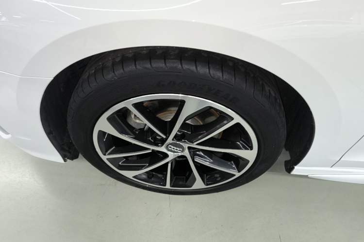 Used Audi A3 2021 Sportback 35 TFSI Advanced Sport Edition Left Front Wheel Hub