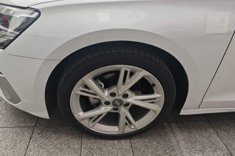 Used Audi A3 2021 Sportback 35 TFSI Stylish and Elegant Model Left Front Wheel Hub