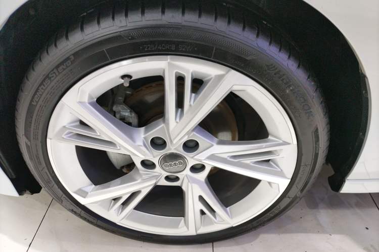 Used Audi A3 2021 A3L Limousine 35 TFSI Fashionable and Elegant Model Left Front Wheel Hub