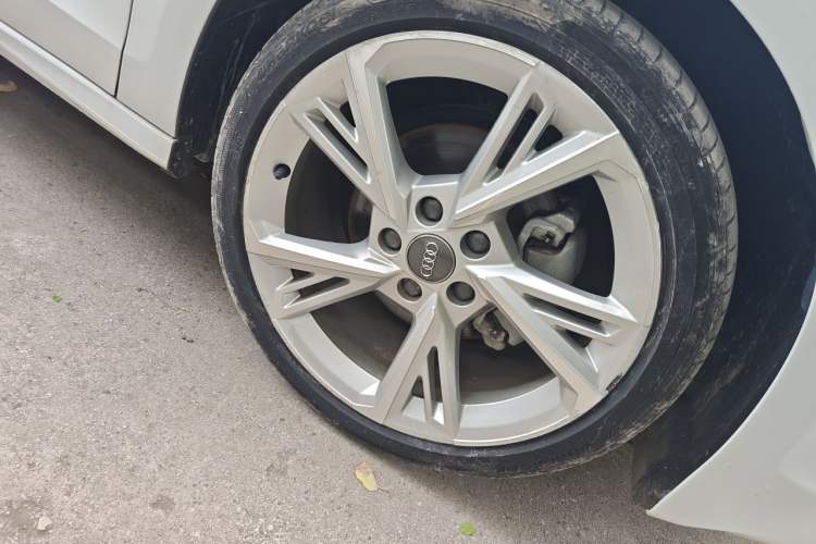 Used Audi A3 2021 A3L Limousine 35 TFSI Fashionable and Elegant Model Right Front Wheel Hub