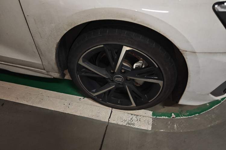 Used Audi A3 2021 A3L Limousine 35 TFSI Fashion Sport Model Right Front Wheel Hub