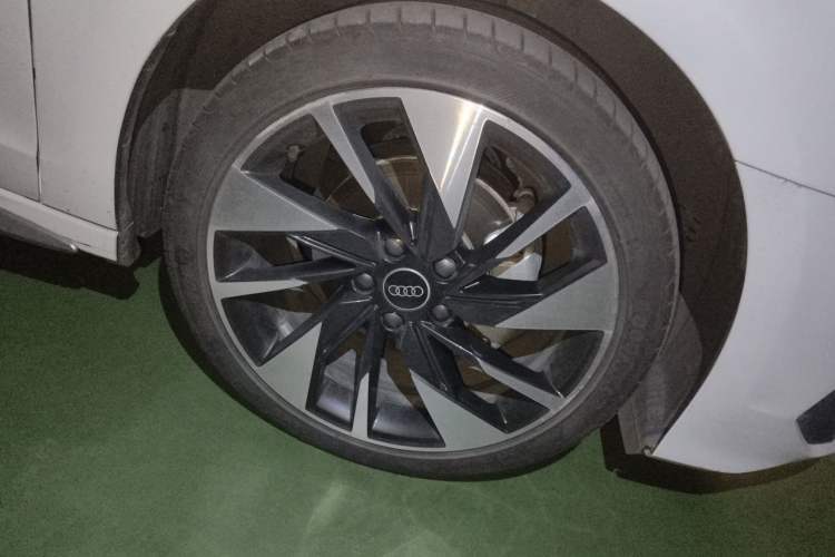 Used Audi A3 2021 A3L Limousine 35 TFSI Fashion Sport Model Right Front Wheel Hub