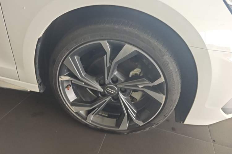 Used Audi A3 2021 A3L Limousine 35 TFSI Luxury Sport Edition Right Front Wheel Hub