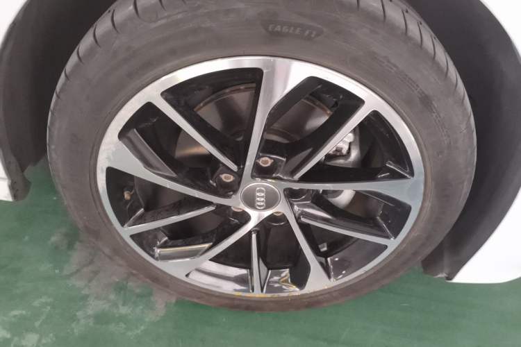 Used Audi A3 2021 Sportback 35 TFSI Advanced Sport Edition Right Front Wheel Hub
