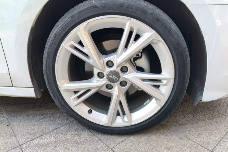 Used Audi A3 2021 A3L Limousine 35 TFSI Fashionable and Elegant Model Right Front Wheel Hub