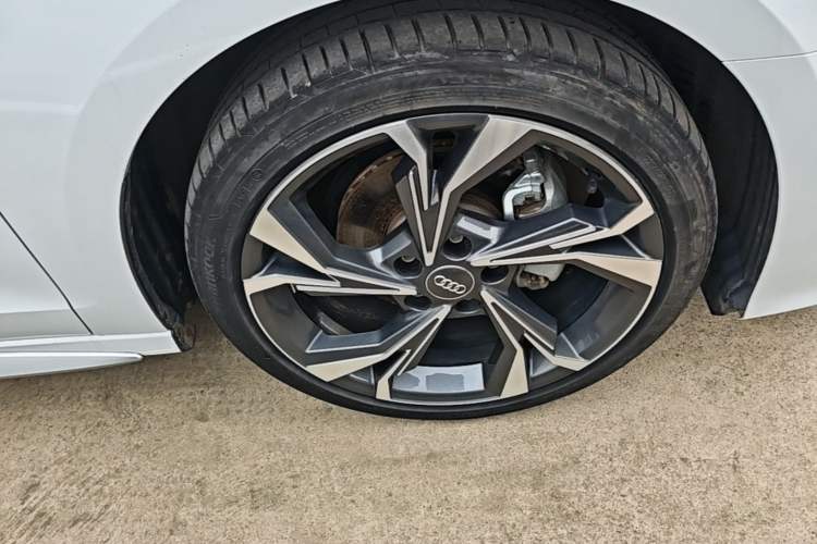 Used Audi A3 2021 A3L Limousine 35 TFSI Luxury Sport Edition Right Front Wheel Hub