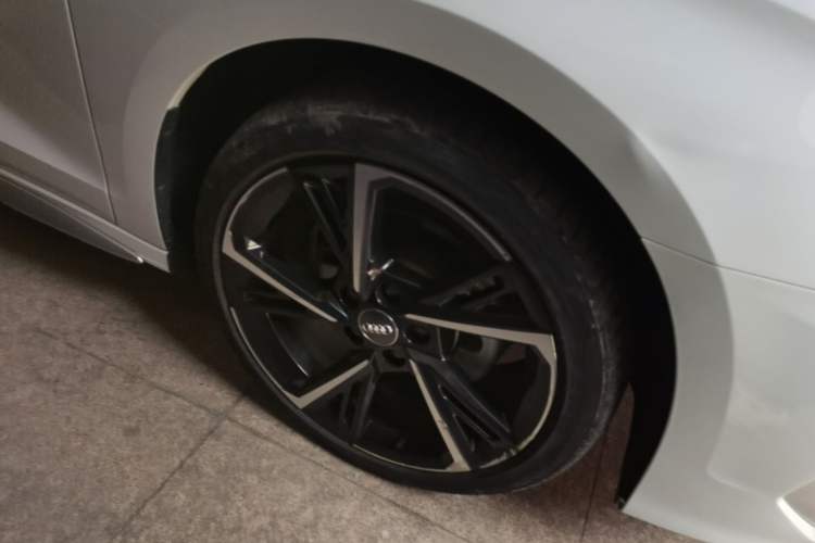 Used Audi A3 2021 A3L Limousine 35 TFSI Fashion Sport Model Right Front Wheel Hub