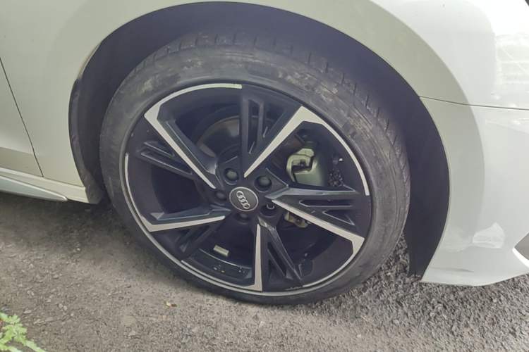 Used Audi A3 2021 A3L Limousine 35 TFSI Fashion Sport Model Right Front Wheel Hub