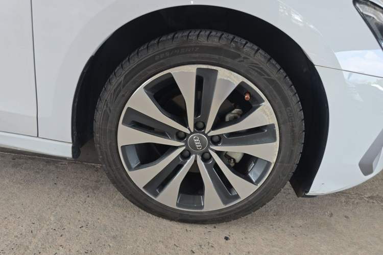 Used Audi A3 2021 Sportback 35 TFSI Ambition Style Edition Right Front Wheel Hub