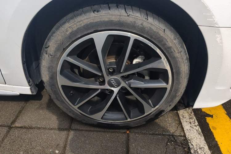 Used Audi A3 2021 A3L Limousine 35 TFSI Progressive Sport Edition Right Front Wheel Hub