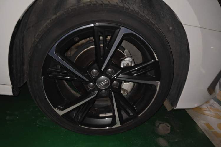 Used Audi A3 2021 A3L Limousine 35 TFSI Fashion Sport Model Right Front Wheel Hub