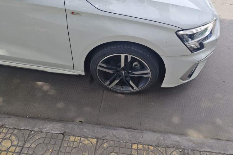 Used Audi A3 2021 A3L Limousine 35 TFSI Fashion Sport Model Right Front Wheel Hub