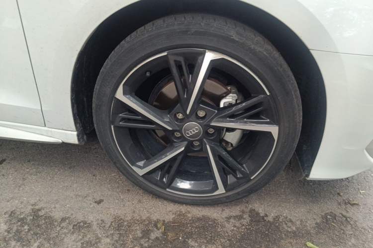 Used Audi A3 2021 Sportback 35 TFSI Fashionable Sports Model Right Front Wheel Hub