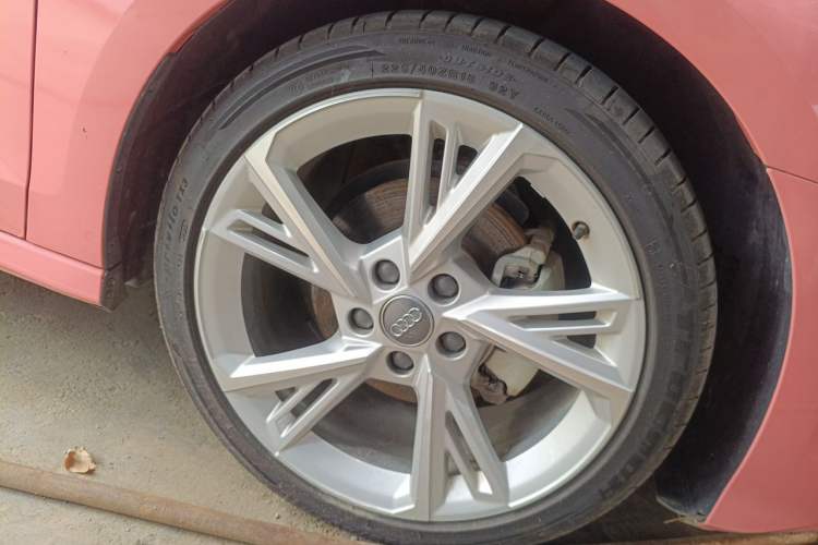 Used Audi A3 2021 A3L Limousine 35 TFSI Fashionable and Elegant Model Right Front Wheel Hub