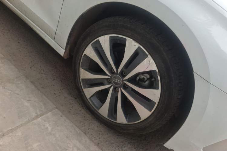 Used Audi A3 2021 Sportback 35 TFSI Ambition Style Edition Right Front Wheel Hub