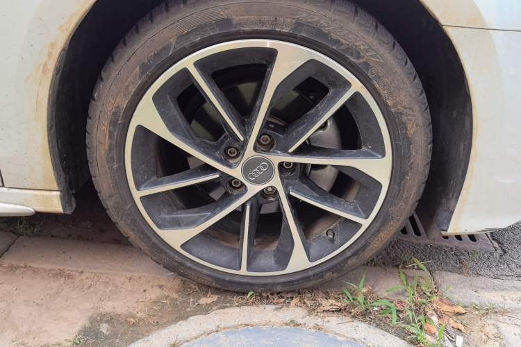 Used Audi A3 2021 Sportback 35 TFSI Advanced Sport Edition Right Front Wheel Hub