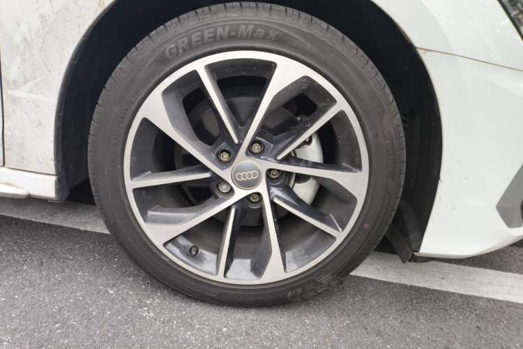 Used Audi A3 2021 Sportback 35 TFSI Advanced Sport Edition Right Front Wheel Hub