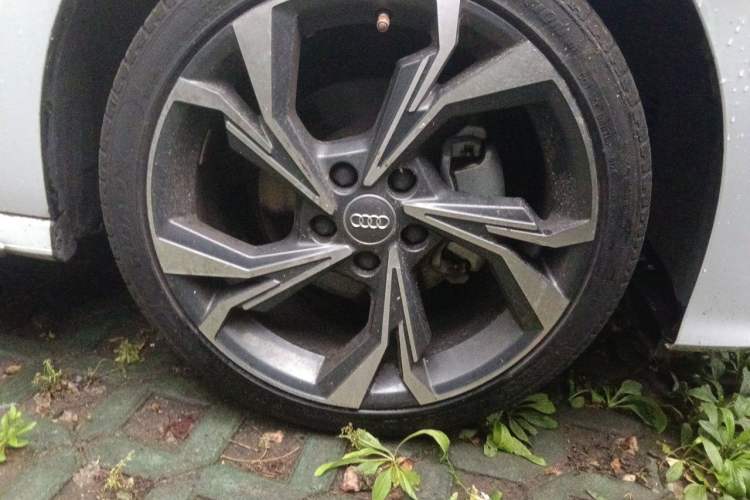 Used Audi A3 2021 Sportback 35 TFSI Luxury Sports Model Right Front Wheel Hub